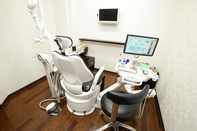 エルデンタルクリニック（矯正歯科）の個室診療室